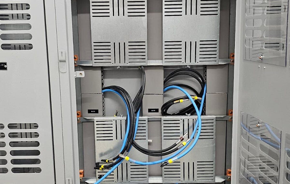Painel industrial inspecionado pela JETA Engenharia