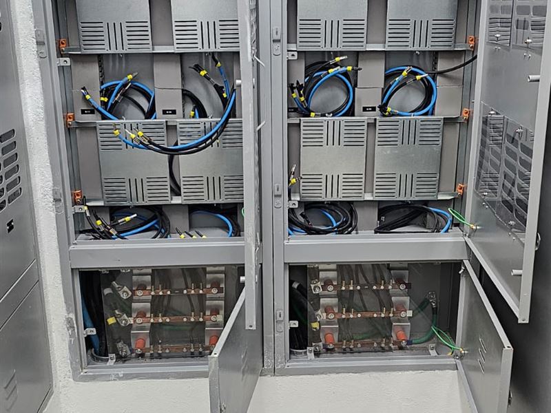 Quadros de comando e distribuição organizados pela JETA Engenharia