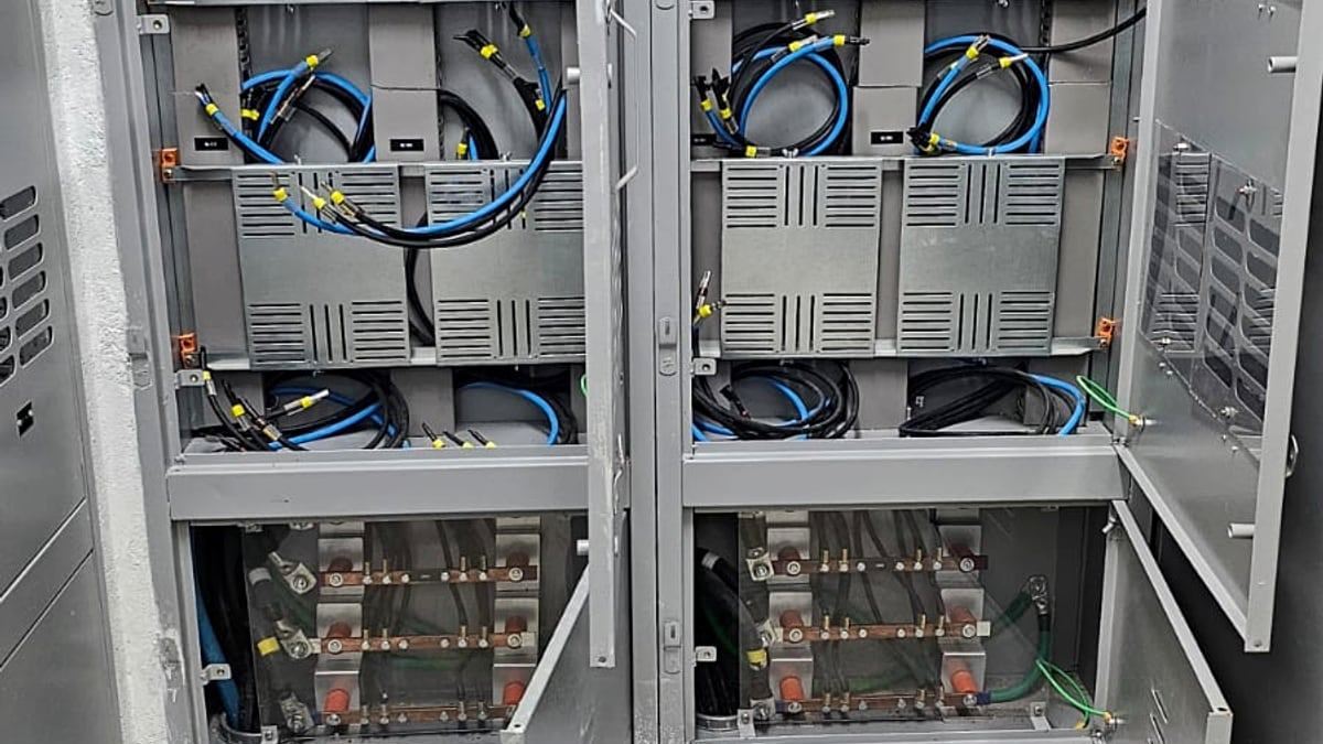 Quadro geral de distribuição executado conforme projeto elétrico da JETA Engenharia em São Paulo